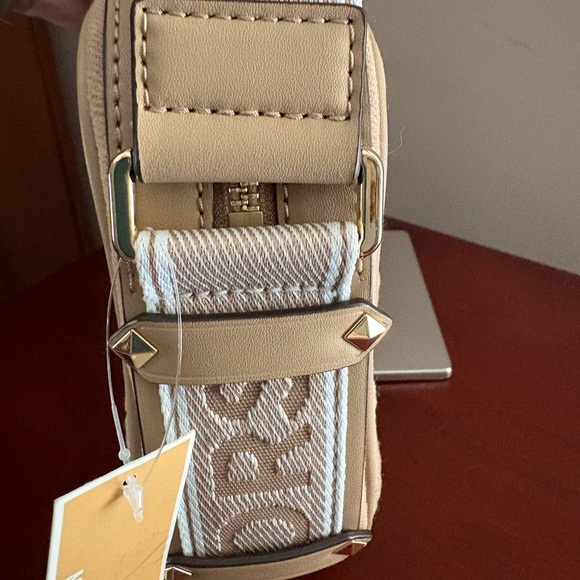 Michael Kors Maeve Large Logo East West Pocket Crossbody - NWT - Picture 5 of 13